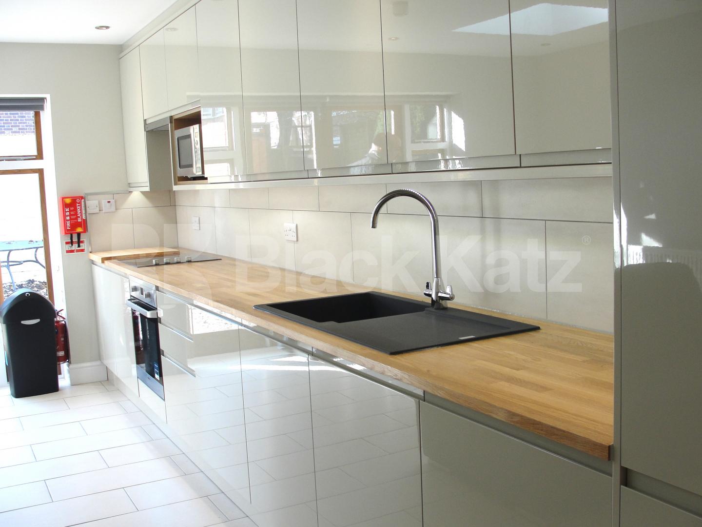 			NEW INSTRUCTION, 5 Bedroom, 1 bath, 1 reception House			 Rothsay Street, London Bridge